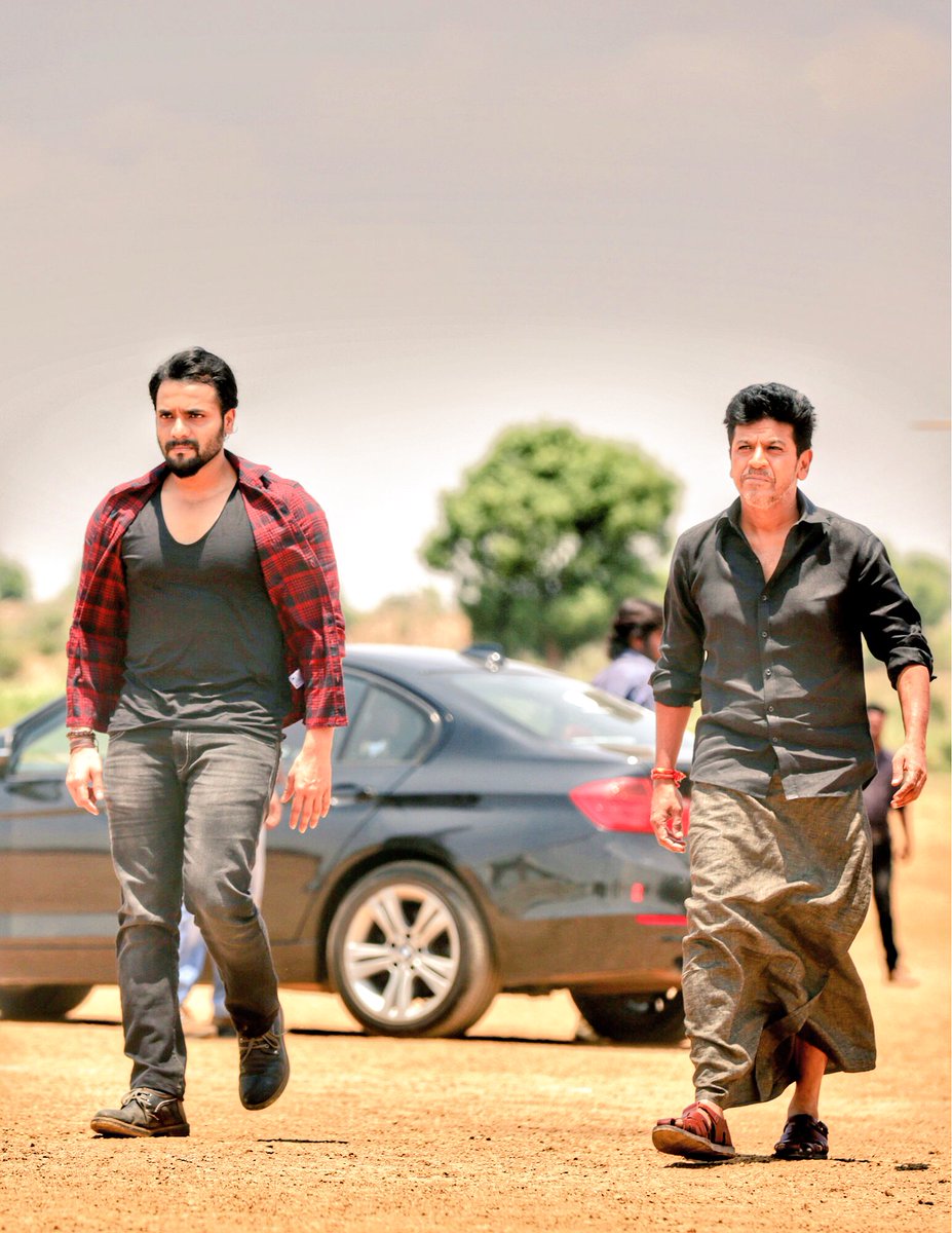 Agastya_warrior's tweet photo. #Sriimurali 's probable line ups
#Sm23 not yet confirmed
#Sm24 - #Bagheera2
#Sm25 - #Mufti2
#Sm26 - with prashant neel

What if this happens 😌💥
#bagheera #Bhairatirangal https://t.co/pvFgK34xk9