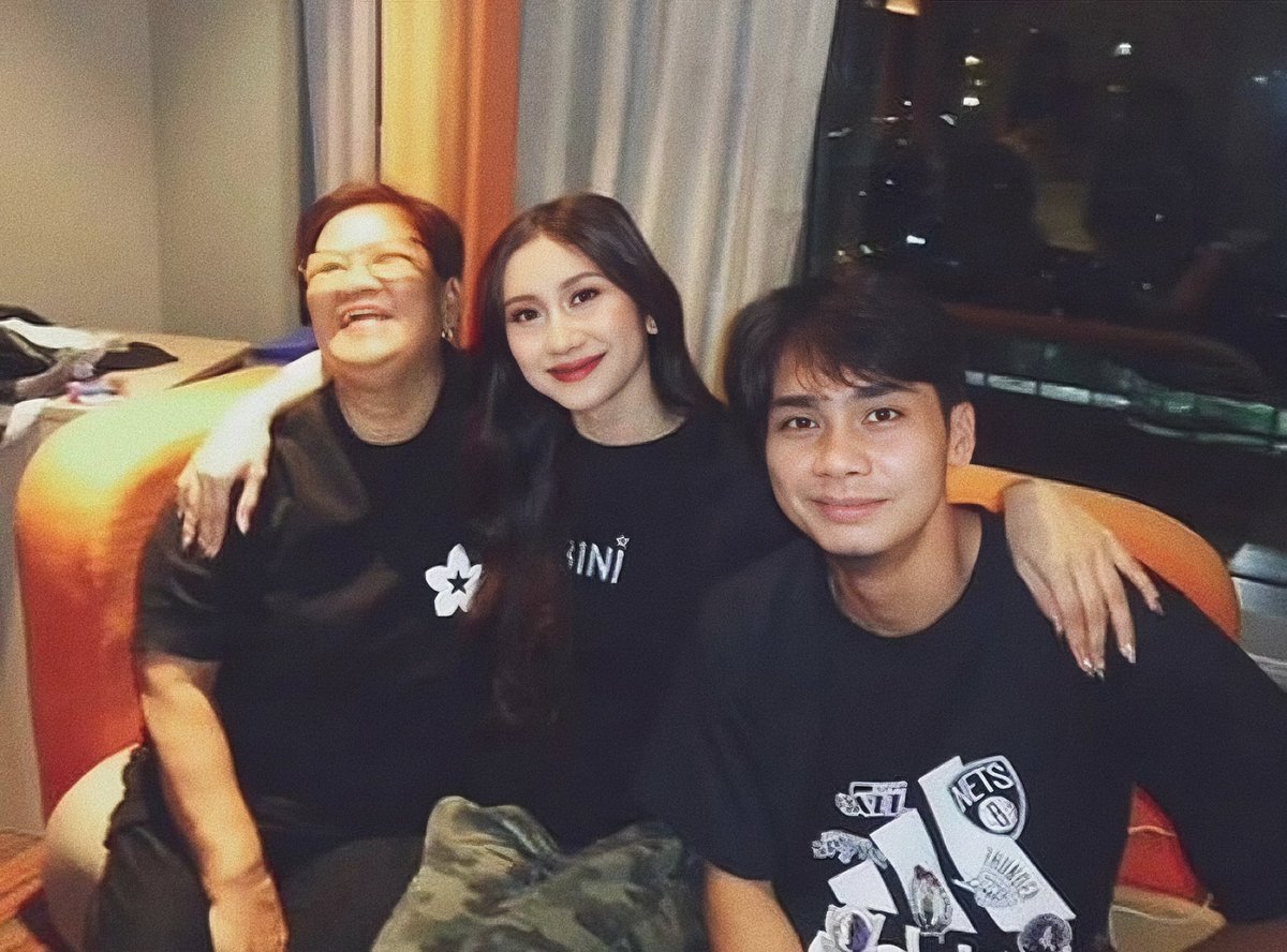 This family picture tells thousands of thoughts and stories. God bless Catacutan family! 🙏 
Don’t worry Amma and Sean, we are always here to protect you also. 🫶🏻