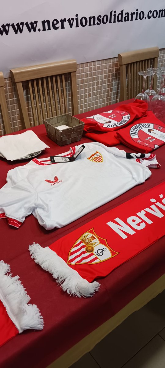 Gala Nervión Solidario.  Durante la misma se hicieron entrega de los carnet a  nuevos socios así como premios al  ganador de  la porra  del  año pasado y por supuesto la entrega de la ya clásica cuchara de palo. #nervionsolidario #sevillismosolidario #XVAniversario