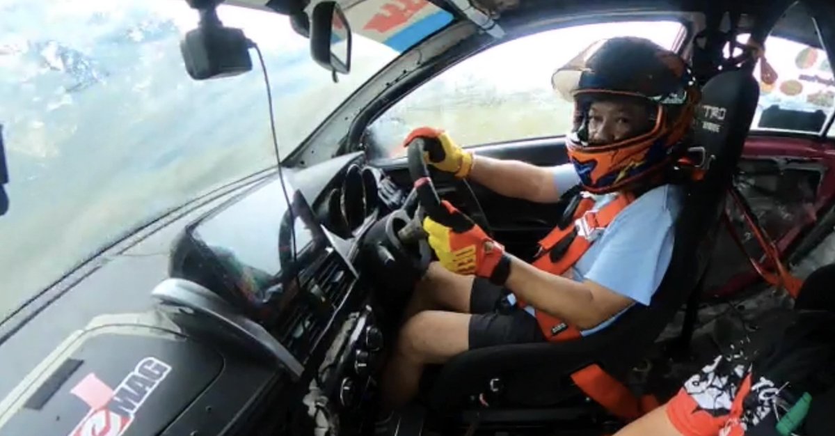 dintararat's tweet photo. wet race https://t.co/r6qrpXpEt0