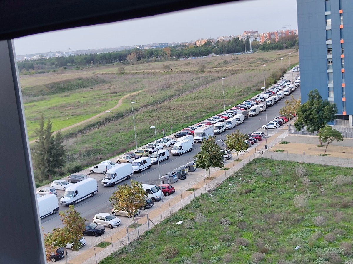 Pero que pasa con el mercadillo hoy? Porqué no entran por la otra puerta? Porqué se ponen a pitar todos como locos?
<a href="/OtraSevillaEste/">Asociación La Otra Sevilla Este</a> <a href="/DtoEsteAlcTorre/">Distrito Este-Alcosa-Torreblanca (Sevilla)</a> 
<a href="/Ayto_Sevilla/">Ayuntamiento de Sevilla</a> 
<a href="/policiase/">La policia se vuelta Loca</a>
