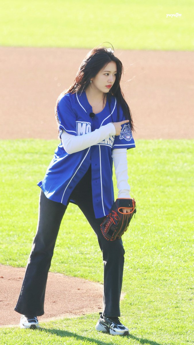 yuyujin230901's tweet photo. 241117 
Jamsil Baseball Stadium
 #안유진 #ユジン
#ANYUJIN #아이브 #IVE #YUJIN https://t.co/kkEoAfWnaS