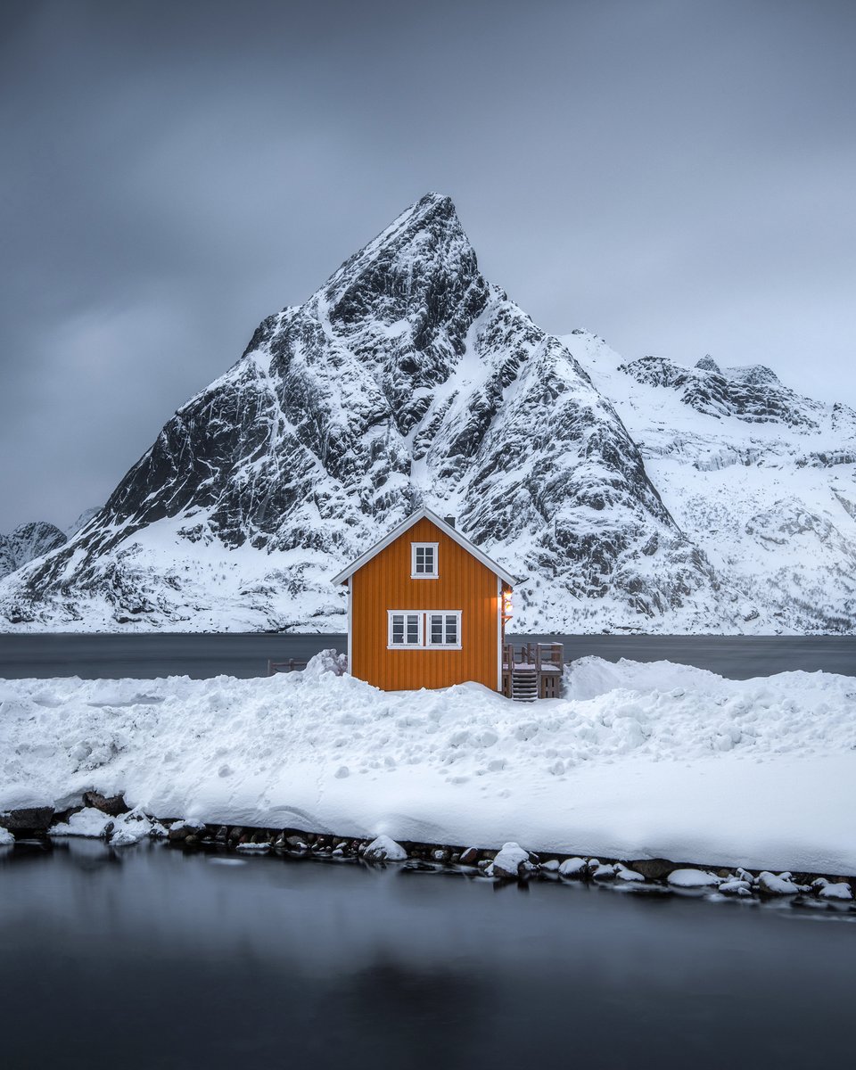 Winter landscapes in the Nordics. Which cabin is your favorite? ❄️🏠