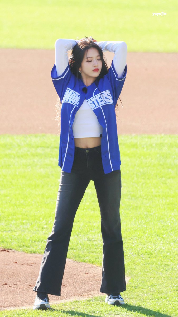 yuyujin230901's tweet photo. 241117 
Jamsil Baseball Stadium
 #안유진 #ユジン
#ANYUJIN #아이브 #IVE #YUJIN https://t.co/LHidkKD6mY