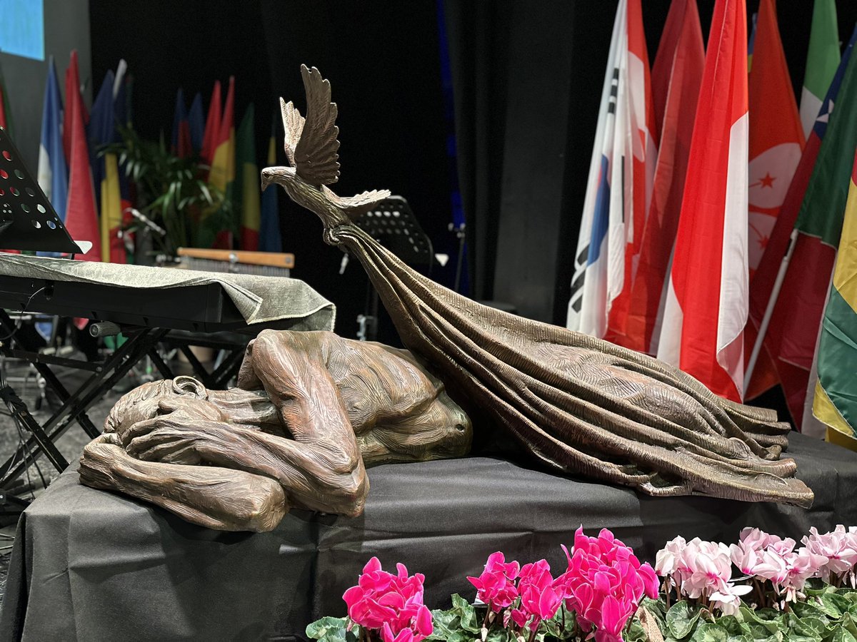 hijascaridadsur's tweet photo. Hoy celebramos la jornada mundial de los pobres bajo el lema la oración del pobre sube hasta Dios, sí, es el camino para encontrarnos con nuestros hermanos más vulnerables y apoyarlos en su sufrimiento. FAMVI recibe apoyo para el proyecto 13 casas👉https://t.co/pLxo4CbYOZ https://t.co/VbbJnqKw7U
