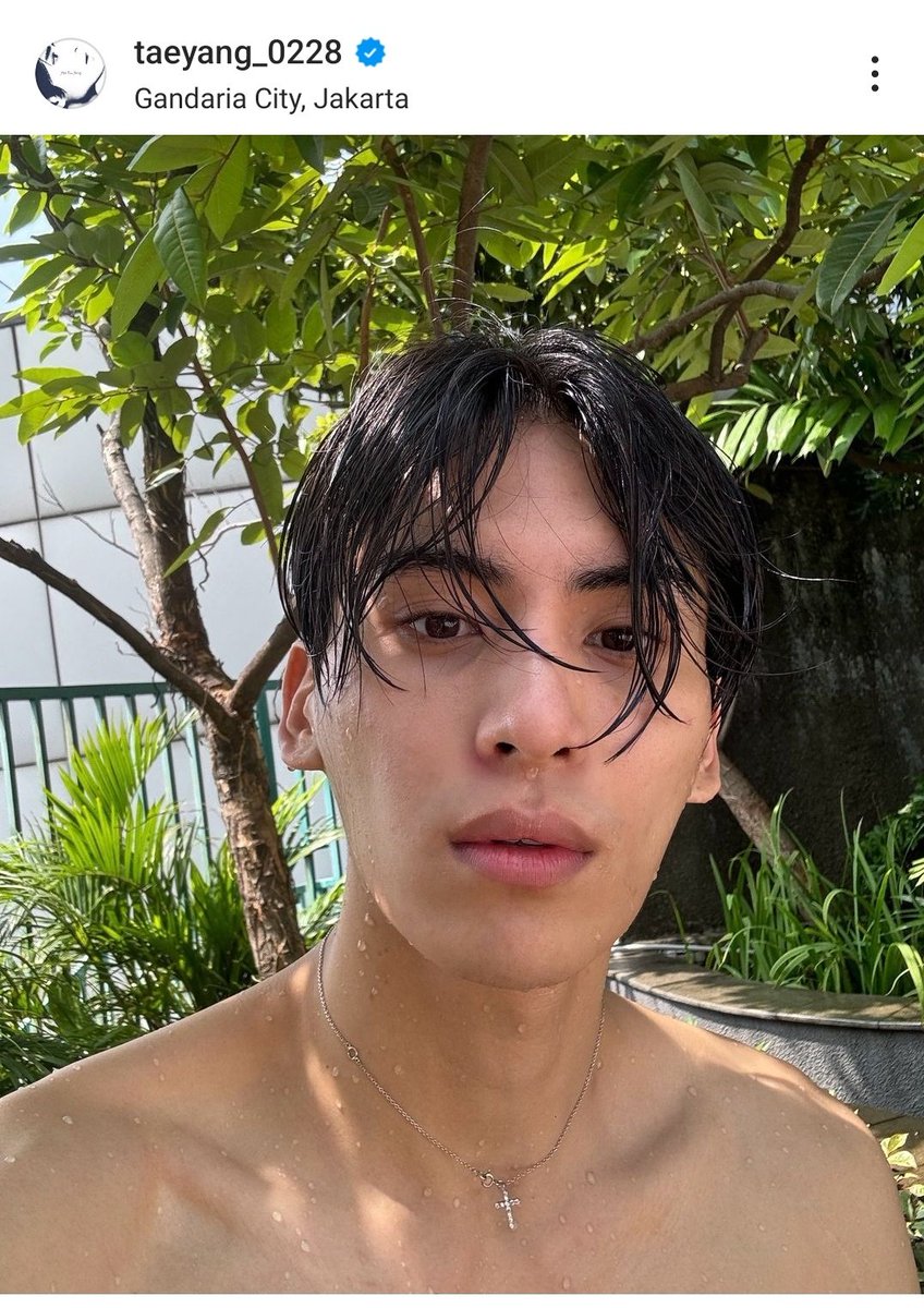 ForrealGoodguy's tweet photo. Gandaria City?? You guys stay there? Ajsjwjjsna gw samperin nih ya bawain handuk YooTaeyang plis lah https://t.co/XVplZgXesh