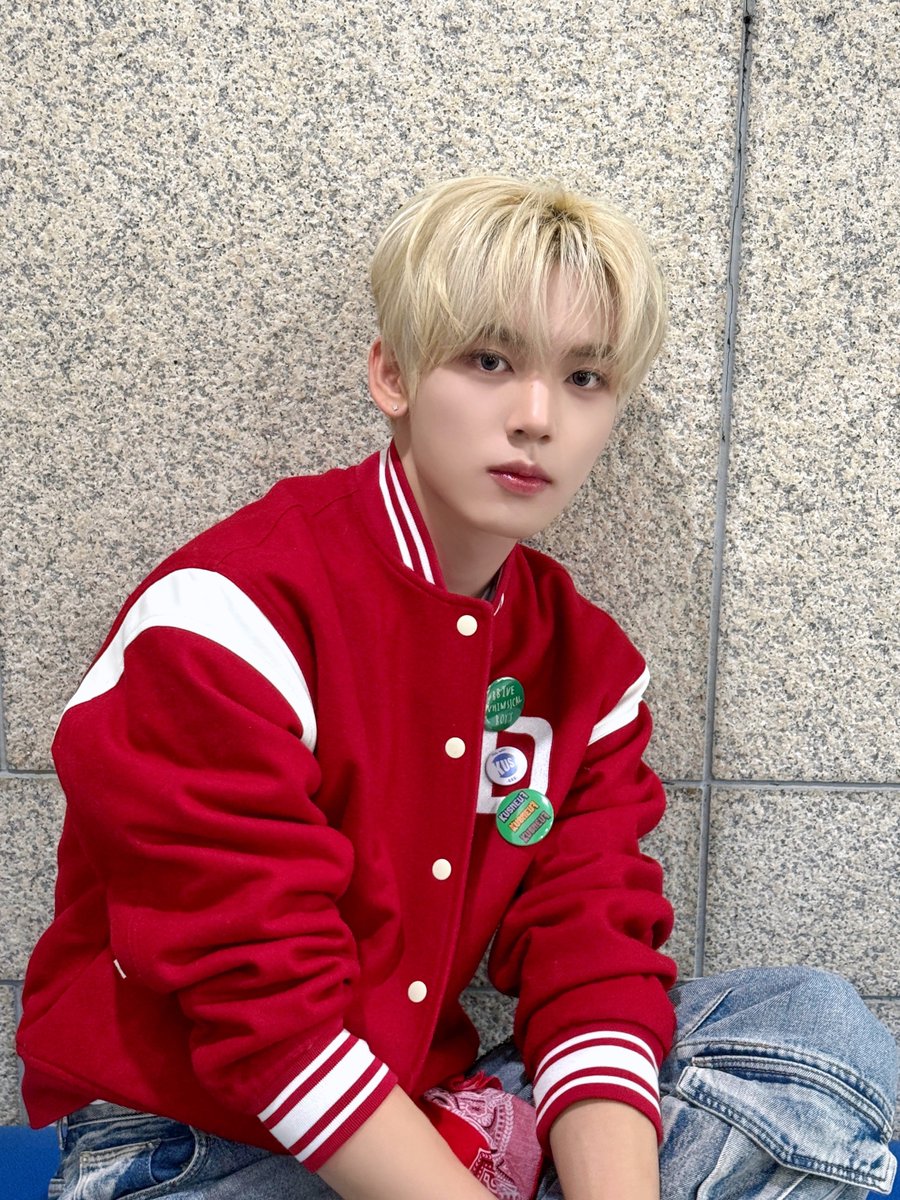 _𝗭𝗘𝗥𝗢𝗙𝗢𝗖𝗨𝗦

결과를 예측할 수 없는 ✨뽀돌 리그✨
후보 1) 묘하게 따끈하고 나른한 강아지 유진🐶
후보 2) 조용히 매력 어필하는 고양이 유진🐱
후보 3) 뚱중한 인중이 포인트인 토끼 유진🐰

#ZEROBASEONE #ZB1
#제로베이스원