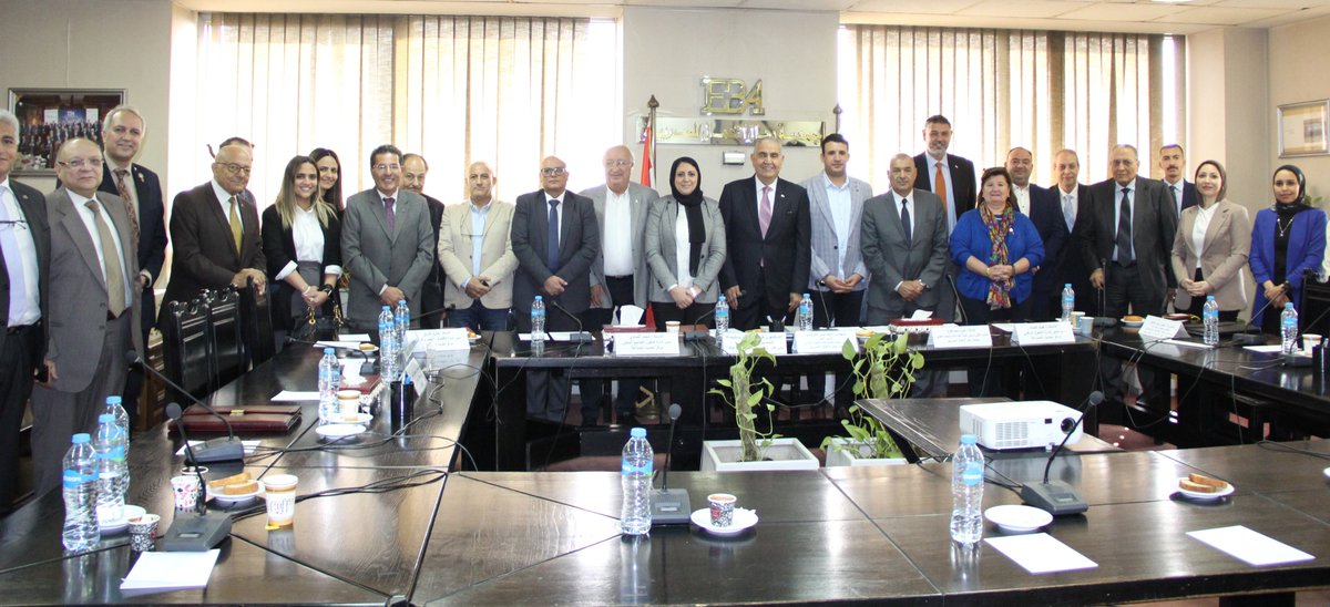 استمراراً لجهود المركز في التواصل المستمر والتعاون مع شركاء التنمية لمواجهة التحديات الصناعية التي تواجه السادة رجال الأعمال والمستثمرين من خلال إيجاد الحلول المناسبة لها، اجتمعت أ/دعاء سليمة الرئيس التنفيذي لمركز تحديث الصناعة، مع أعضاء مجلس إدارة جمعية رجال الأعمال المصريين.