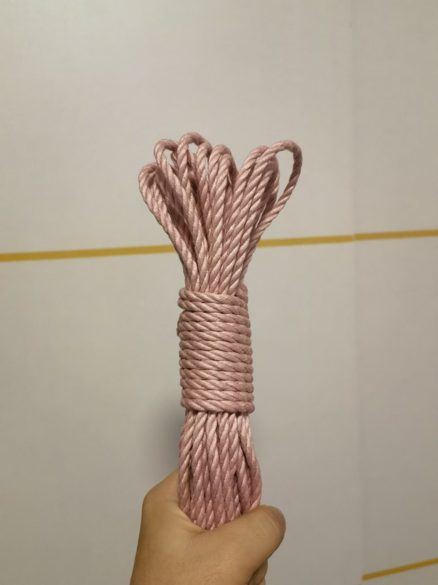 昨日的快乐是，终于走出了自闭开始学绳子了and买到了可爱的粉色绳子
谢谢老师的课<a href="/mixianer01/">密仙儿</a>