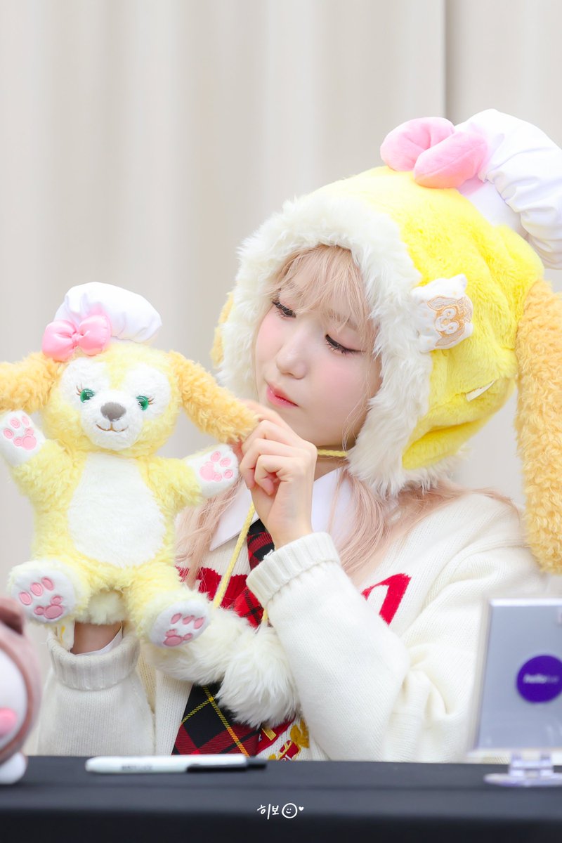hitomi011006's tweet photo. 241116 팬사인회

#SAYMYNAME #세이마이네임 #SMN #HITOMI #히토미 #本田仁美 https://t.co/CN97MCyNKB