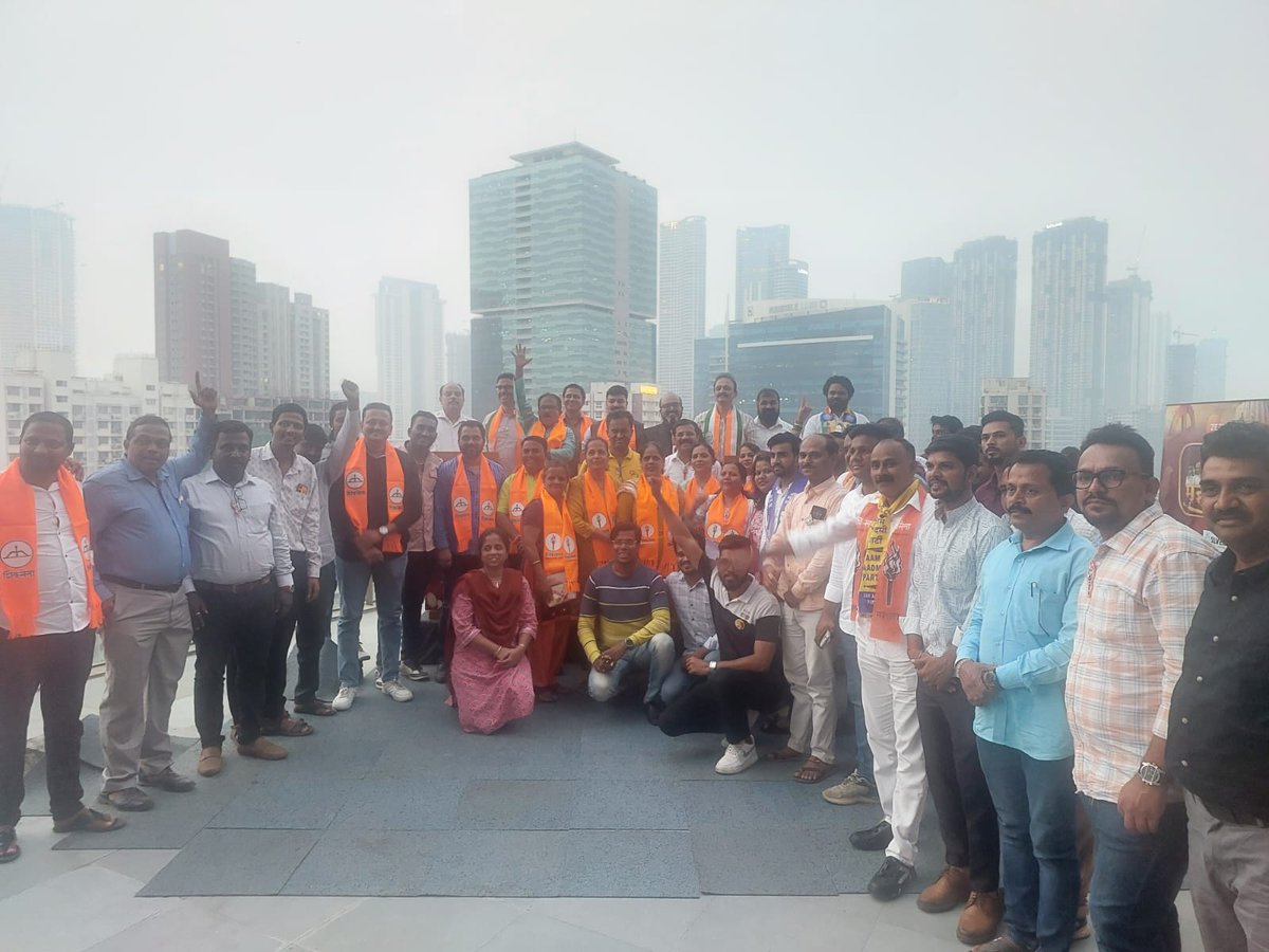 shewale_rahul's tweet image. विधानसभा निवडणुकीच्या निमित्ताने झी 24 तास वाहिनीने आयोजित केलेल्या महासंग्राम या कार्यक्रमात अन्य पक्षांच्या मान्यवरांसह सहभागी झालो.

#Shivsena #zee24taas #vidhansabhalaelection2024 #election2024 #rahulshewale 

@Shivsenaofc @CMOMaharashtra @mieknathshinde