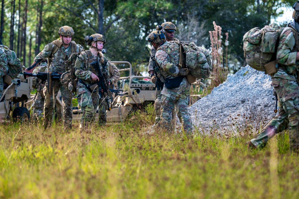 Commander_CRF's tweet image. What a brilliant Exercise Global Eagle was this year. Working with @usairforce and  @RBX_RNoAF to improve interoperability while strengthening partnerships. Always such invaluable training and a real pleasure. Thank you to the hosts @usairforce. #FightToDefend