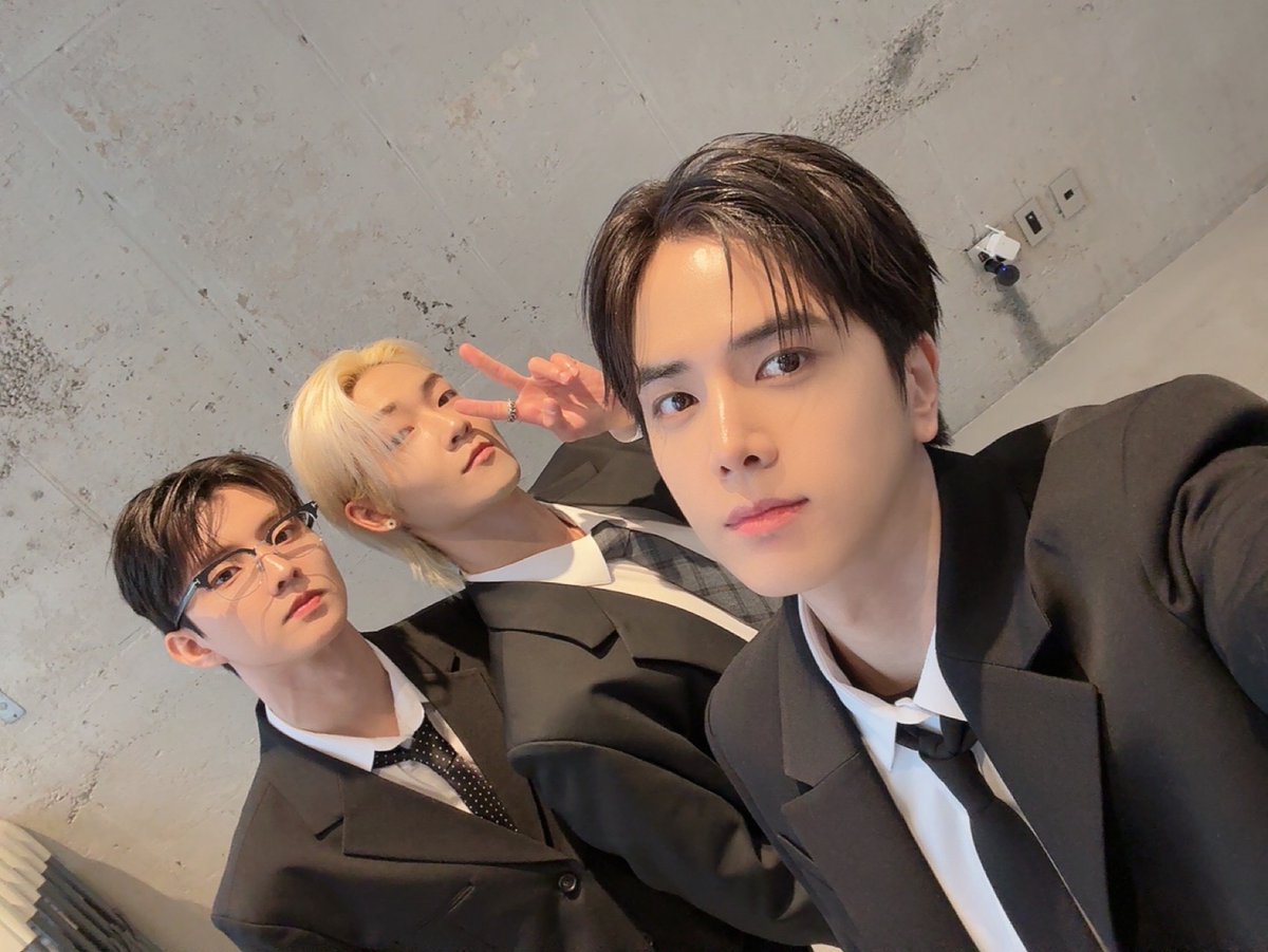 [📸] 더보이즈 9th MINI ALBUM [導火線] 발매 기념 사진회 완료✨ 이것은 마치 웨딩 마치💍

#THEBOYZ #더보이즈
#導火線 #도화선 #TRIGGER