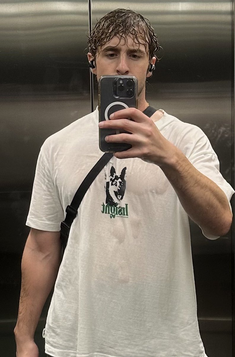 himbo_irl's tweet photo. just won the wet t-shirt competition https://t.co/RYreLpg6en