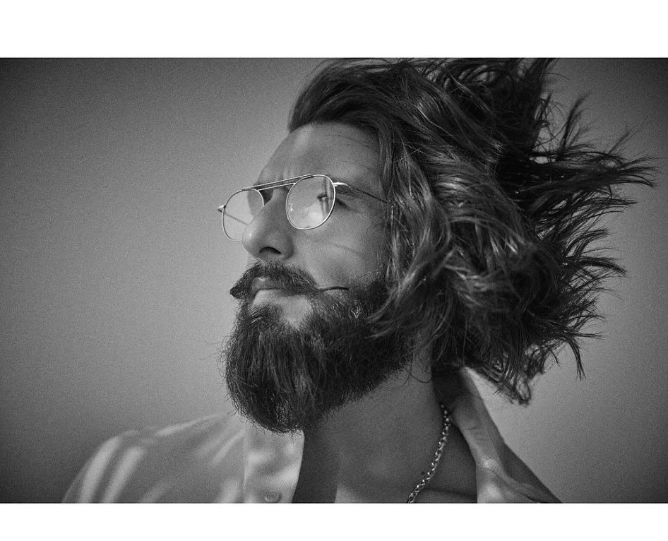 Calcutta_Times's tweet photo. #RanveerSingh drops his latest clicks🌟
.
.
.
#celebs #ranveersinghfanclub #celeblook https://t.co/ysWd73HrHW