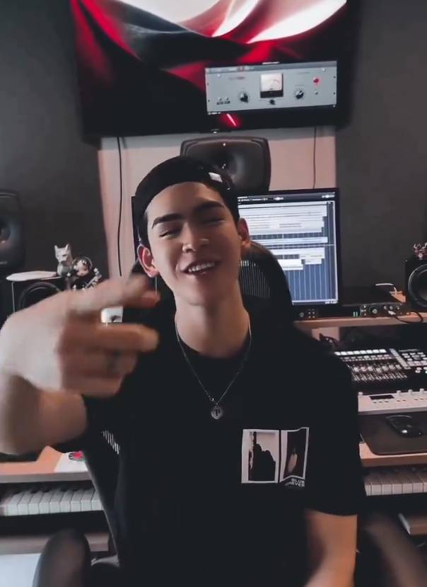 KelKonan's tweet image. 🐶What u gonna do with it, papa?
🐝...

JomYo in glamour mode 😅😅
#saint_sup #ppoomntp_ #MySweetHeartJom