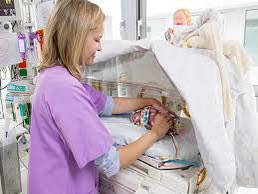 Avui dia 17 de novembre és el dia internacional del nounat prematur.  La influència de la infermera a l’entorn familiar tenen un paper fonamental en les cures i en el desenvolupament del nen/a prematur/a. #diainternacionaldelprematur