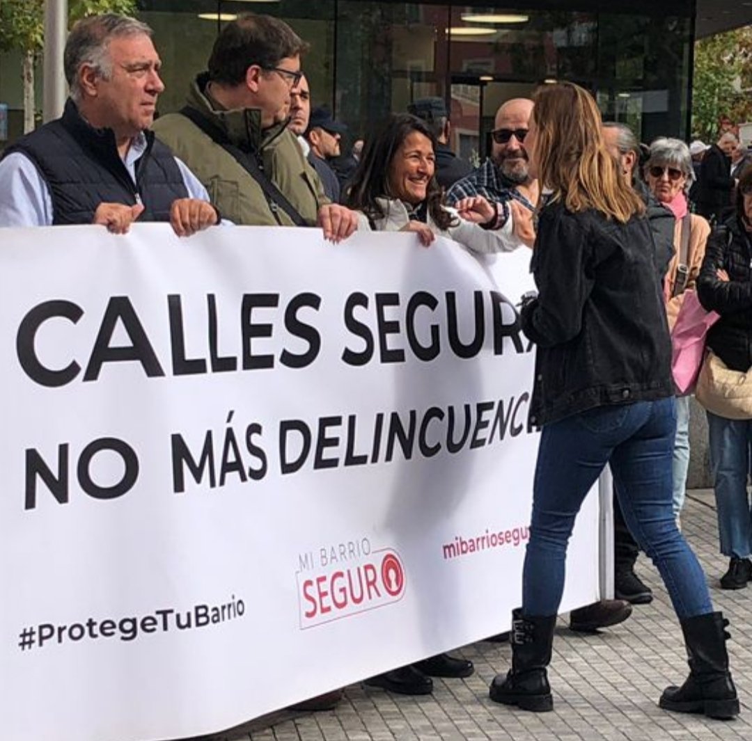 Laura 💚💙🇪🇸 (@cid_lauri) on Twitter photo Este sábado 16 de noviembre acompañando, junto a <a href="/barrio_seguroES/">Mi Barrio Seguro</a>, a los vecinos y comerciantes de Ciudad Lineal, hartos de las bandas latinas. #Prioridadseguridad Este sábado 16 de noviembre acompañando, junto a <a href="/barrio_seguroES/">Mi Barrio Seguro</a>, a los vecinos y comerciantes de Ciudad Lineal, hartos de las bandas latinas. #Prioridadseguridad