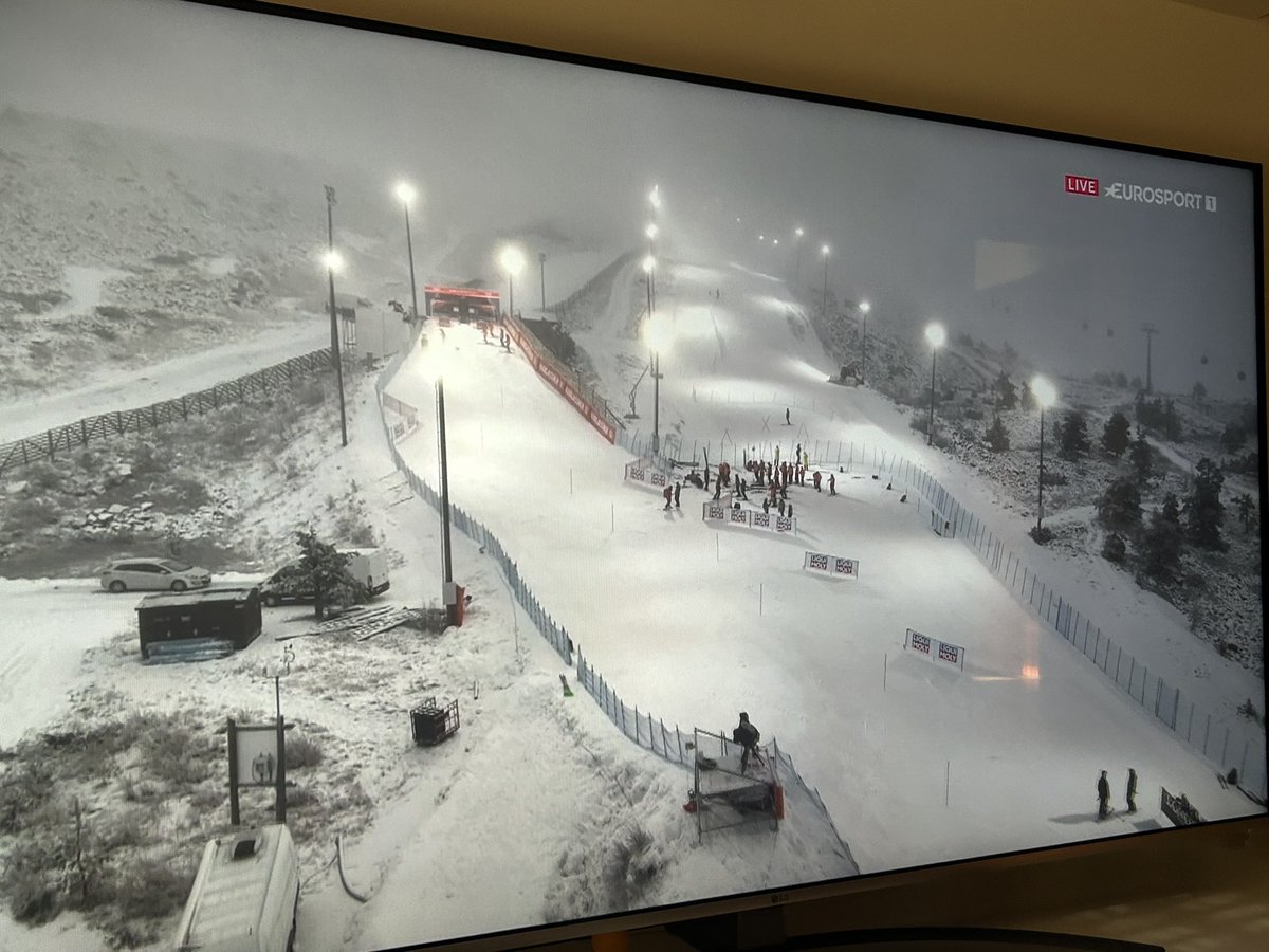 Al lío!! <a href="/ptrapla/">Paco Trapero</a> <a href="/MiguelinGalindo/">Miguel Galindo</a> <a href="/olmohernan/">Olmo Hernán</a> 
En casa y en familia para ver el SL. Vamoooos Juan, Kim y Aingeru. Si la pista aguanta estaremos dentro. 

Porra: Feller, Pinheiro, Strasser

Vamooos Paco, Miguel y Olmo!