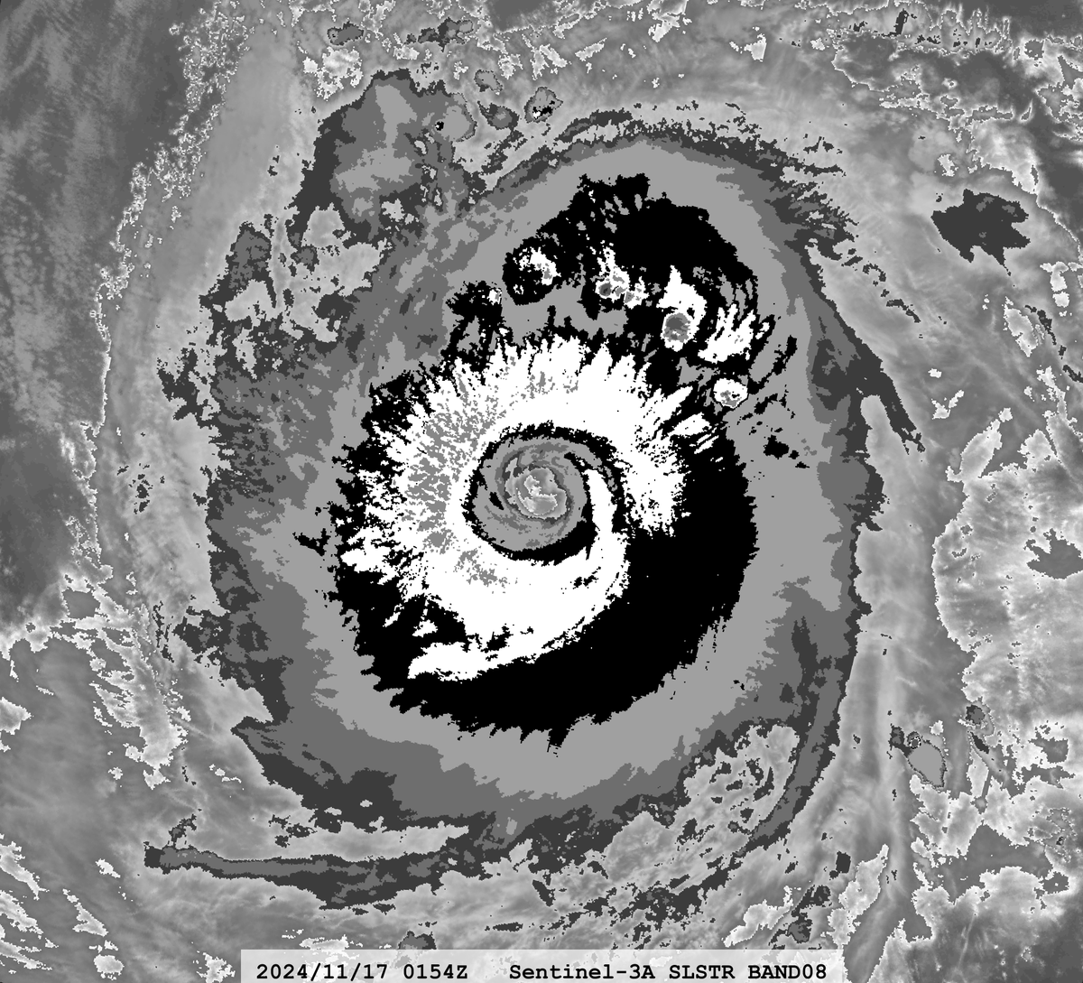 zeb199818's tweet photo. #25W Super Typhoon #MANYI
Satellite: #Sentinel3A #SLSTR #OLCI
Channel :
#SLSTR S8 (10.854 µm) 1-km
#OLCI S8 (0.673 µm) 300-m
Time : 2024/11/17 0154Z
Eye Temp : 18.67 °C https://t.co/80r5AGGRvg