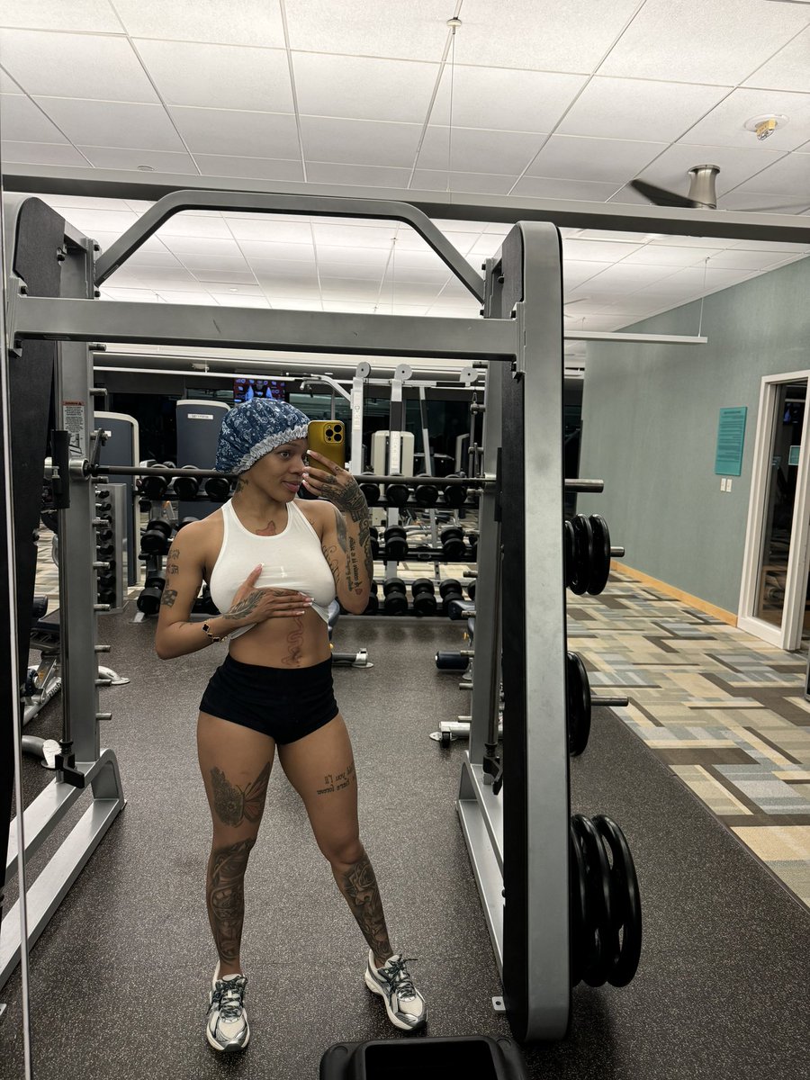 GloRilla 🦍 (@glotheofficial) on Twitter photo 