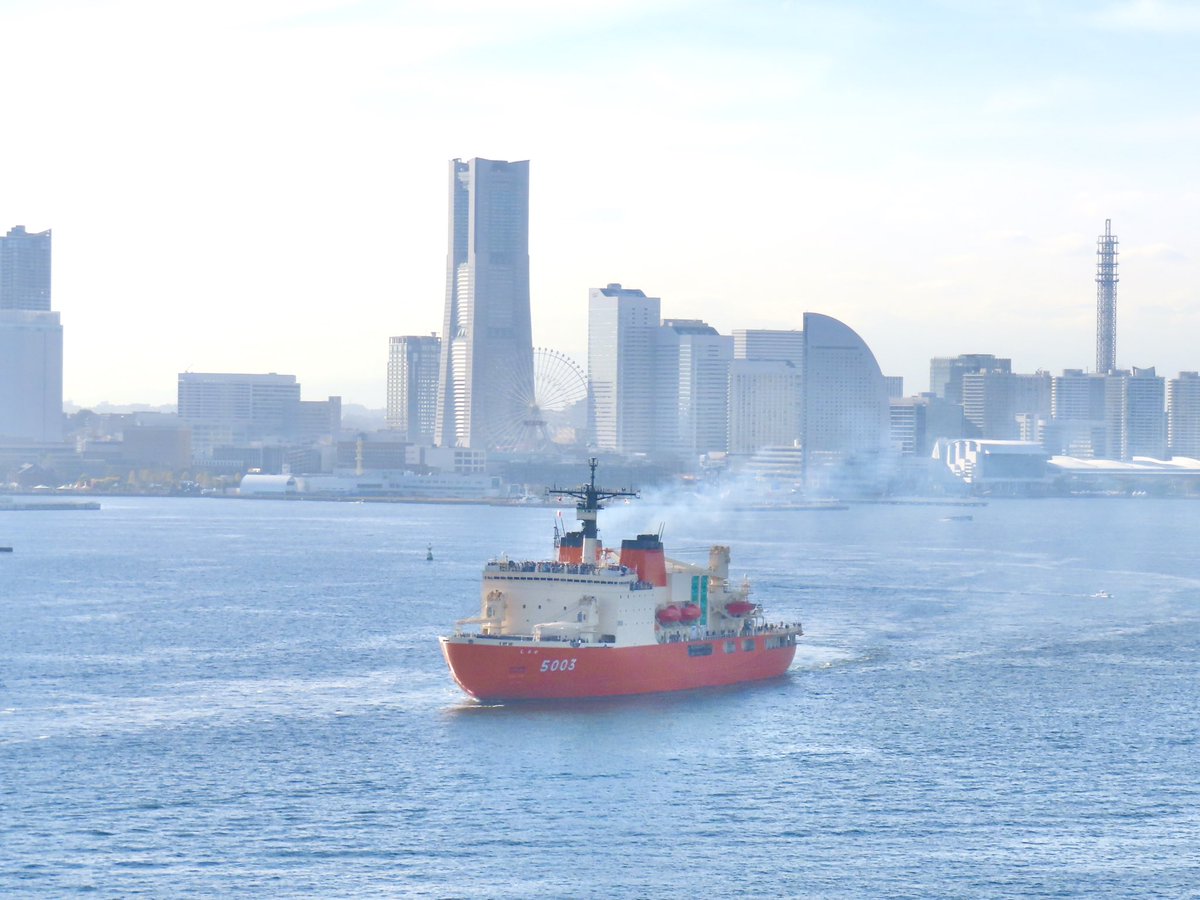 2024/11/17
海上自衛隊 砕氷艦しらせ（AGB-5003）

たくさんの体験航海参加者を乗せ、横須賀へと向けて横浜港を出港しました！