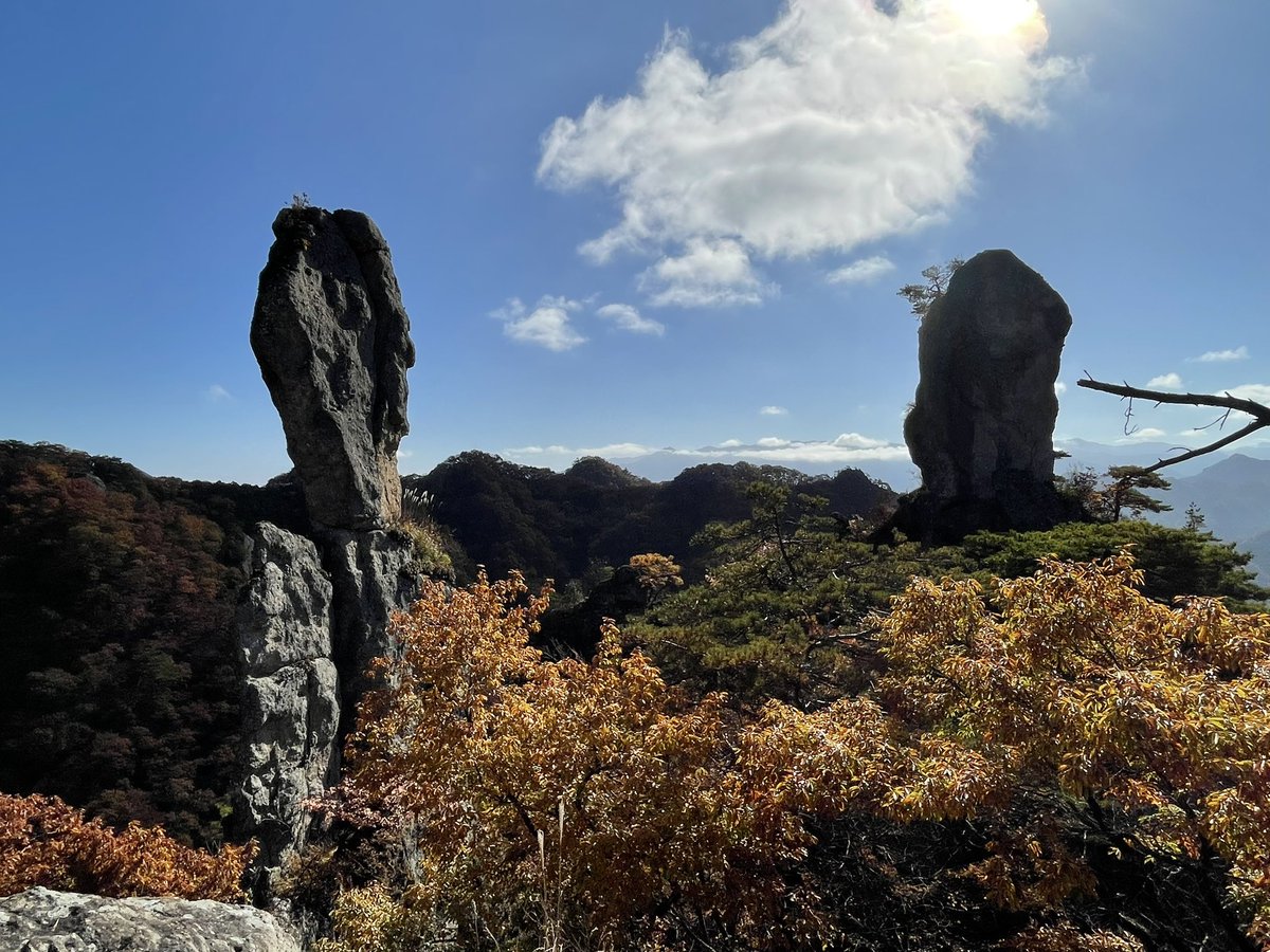 184Yoshiton's tweet photo. 2024/11/17
群馬百名山・御堂山
じい岩とばあ岩
紅葉🍁奇岩のコラボが面白い🤣
荒船山や妙義山も見れます😀 https://t.co/VNV2uCElwg