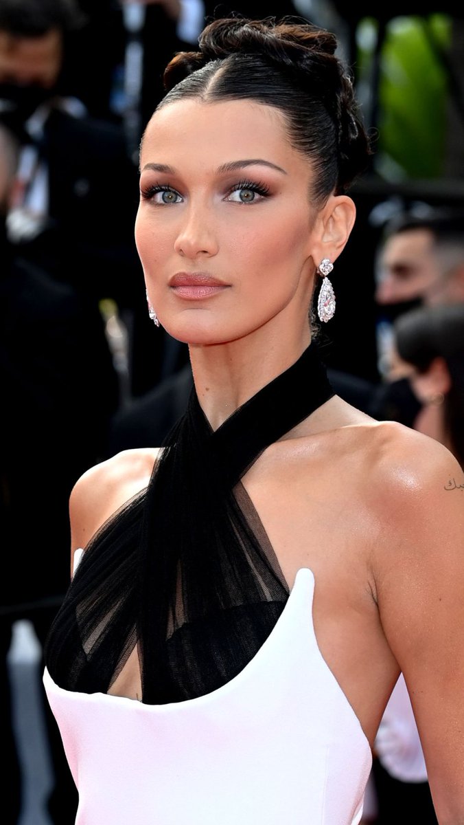 MZulqar60384205's tweet image. Meet the Monthly Popular Models taking the fashion world by storm! 🌟 Models like Bella Hadid continue to dominate headlines with their elegance and iconic looks. Who’s your top Share your thoughts below!
#PopularModels #FashionTrends2024 #ModelSpotlight #TrendingNow #BellaHadid