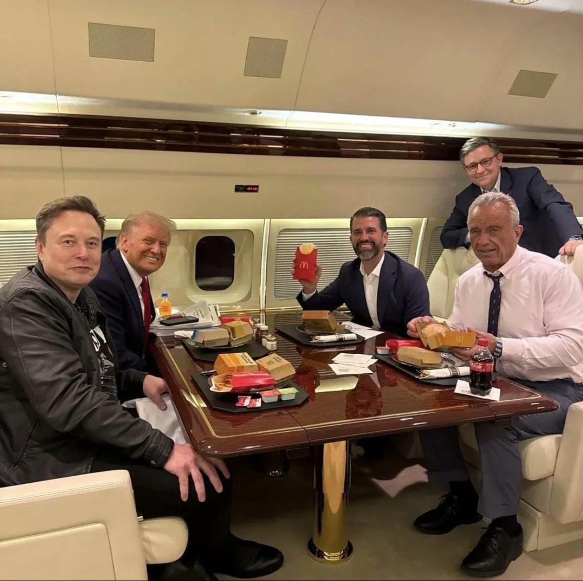 Men of class /s

RFK actually called out Trump on junk food and said it was poison (see link). V surprised to see he is about to eat that shit AND has a coke.

These people are hypocrites.

usatoday.com/story/news/pol…