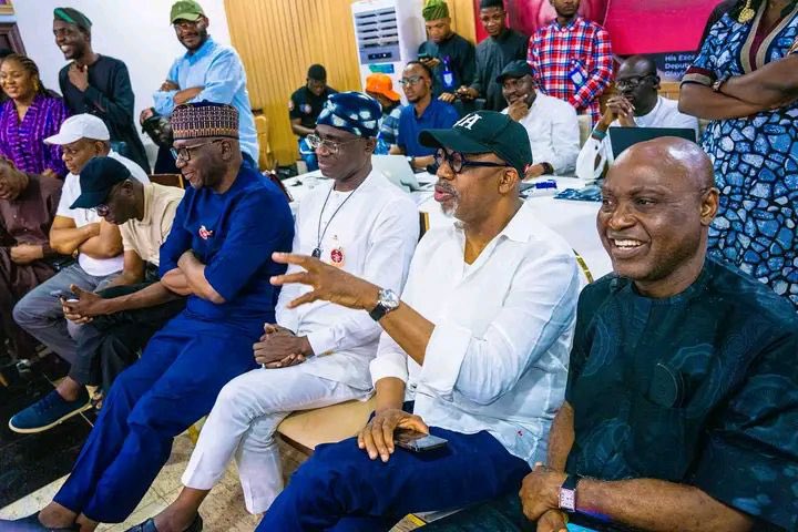 comradeadewale's tweet photo. Saturday November 16, 2024.

ENGR. GANDUJE LEADS APC GOVERNORS AND LEADERS TO APC ONDO STATE GOVERNORSHIP ELECTION MONITORING SITUATION ROOM. https://t.co/NoLGA1UFeO