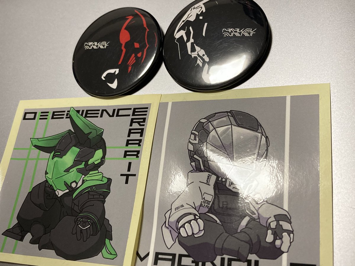 Harupote15's tweet image. #パラサミ #Parallelsummit でお迎えしたステッカーと缶バッジ！
まさかのガチャでお好きなのを2回も引き当ててしまって、ｱｯｴｯﾄ…💦となってしまった(((
皆さん快くお写真撮ってくださってありがとうございました！🥹🥹🥹
(ずっと限界化してた)