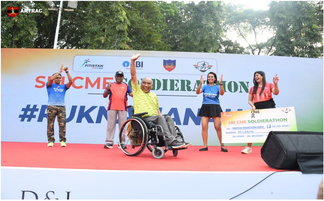 artrac_ia's tweet image. &quot;𝐒𝐨𝐥𝐝𝐢𝐞𝐫𝐚𝐭𝐡𝐨𝐧, 𝐏𝐮𝐧𝐞 : 𝐇𝐨𝐧𝐨𝐮𝐫𝐢𝐧𝐠 𝐭𝐡𝐞 𝐛𝐫𝐚𝐯𝐞𝐬 𝐨𝐟 1971&quot;

#LtGenAKRamesh, #Commandant, #CME, Pune flagged off the Soldierathon Marathon organised by #Fitistan - Ek Fit Bharat, which saw around 9000 participants running 21, 10 &amp;amp; 5 km .

Event was…