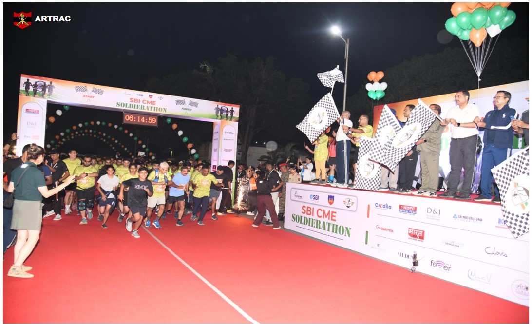 artrac_ia's tweet image. &quot;𝐒𝐨𝐥𝐝𝐢𝐞𝐫𝐚𝐭𝐡𝐨𝐧, 𝐏𝐮𝐧𝐞 : 𝐇𝐨𝐧𝐨𝐮𝐫𝐢𝐧𝐠 𝐭𝐡𝐞 𝐛𝐫𝐚𝐯𝐞𝐬 𝐨𝐟 1971&quot;

#LtGenAKRamesh, #Commandant, #CME, Pune flagged off the Soldierathon Marathon organised by #Fitistan - Ek Fit Bharat, which saw around 9000 participants running 21, 10 &amp;amp; 5 km .

Event was…