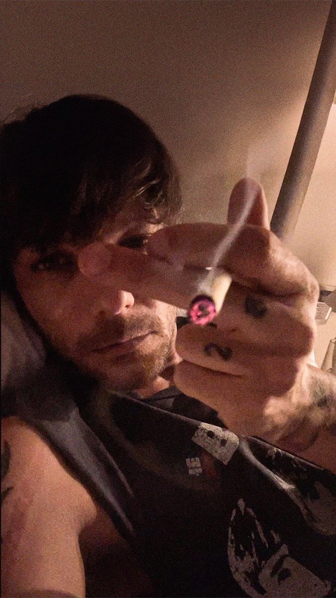 louismoking_'s tweet photo. https://t.co/qyV8KY3AwR