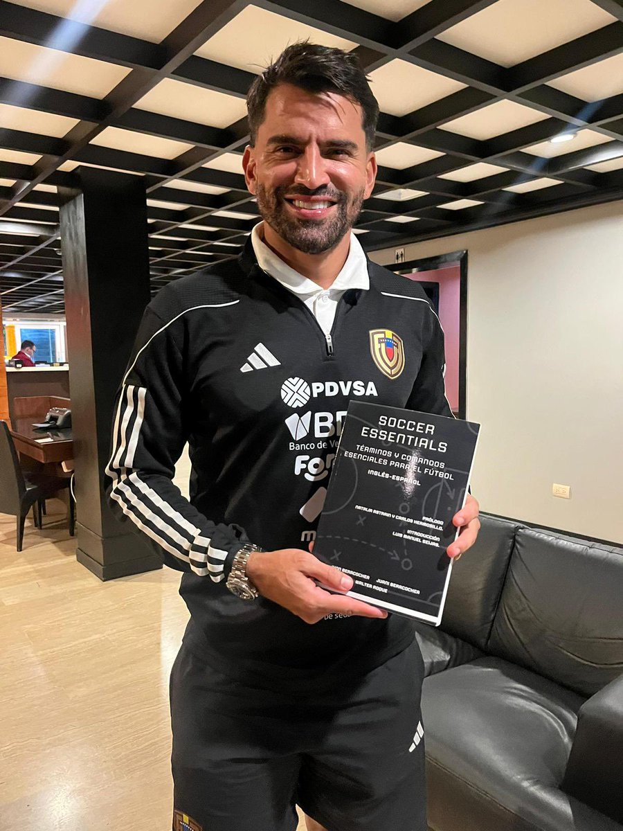 Soccer Essentials (@sessentialsus) on Twitter photo El capitán de la selección Vinotinto 🇻🇪, <a href="/TomasRincon5/">Tomás Rincón</a>, ya tiene en sus manos su <a href="/SEssentialsUS/">Soccer Essentials</a> .
Un honor para nuestro equipo que un profesional élite como Tomás Rincón, reciba nuesto <a href="/SEssentialsUS/">Soccer Essentials</a>.
Soccer Essentials está a la venta en amazon.com
💥📚❤️⚽️ El capitán de la selección Vinotinto 🇻🇪, <a href="/TomasRincon5/">Tomás Rincón</a>, ya tiene en sus manos su <a href="/SEssentialsUS/">Soccer Essentials</a> .
Un honor para nuestro equipo que un profesional élite como Tomás Rincón, reciba nuesto <a href="/SEssentialsUS/">Soccer Essentials</a>.
Soccer Essentials está a la venta en amazon.com
💥📚❤️⚽️