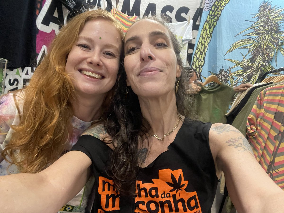 Encontrei pessoalmente minha avatar favorita desta rede social. A maconha une as pessoas 💅✨