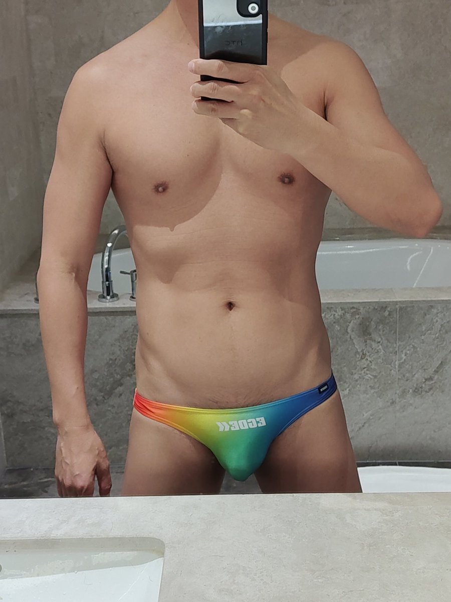 TPE_174_71's tweet photo. 2024 Taiwan Pride雖然已過，但還是補發一下EGDE彩虹版的三角內褲。
有人說這是有年代感的人才會穿這款，甘係安餒🤔
#EGDE https://t.co/4zbjBut7m5