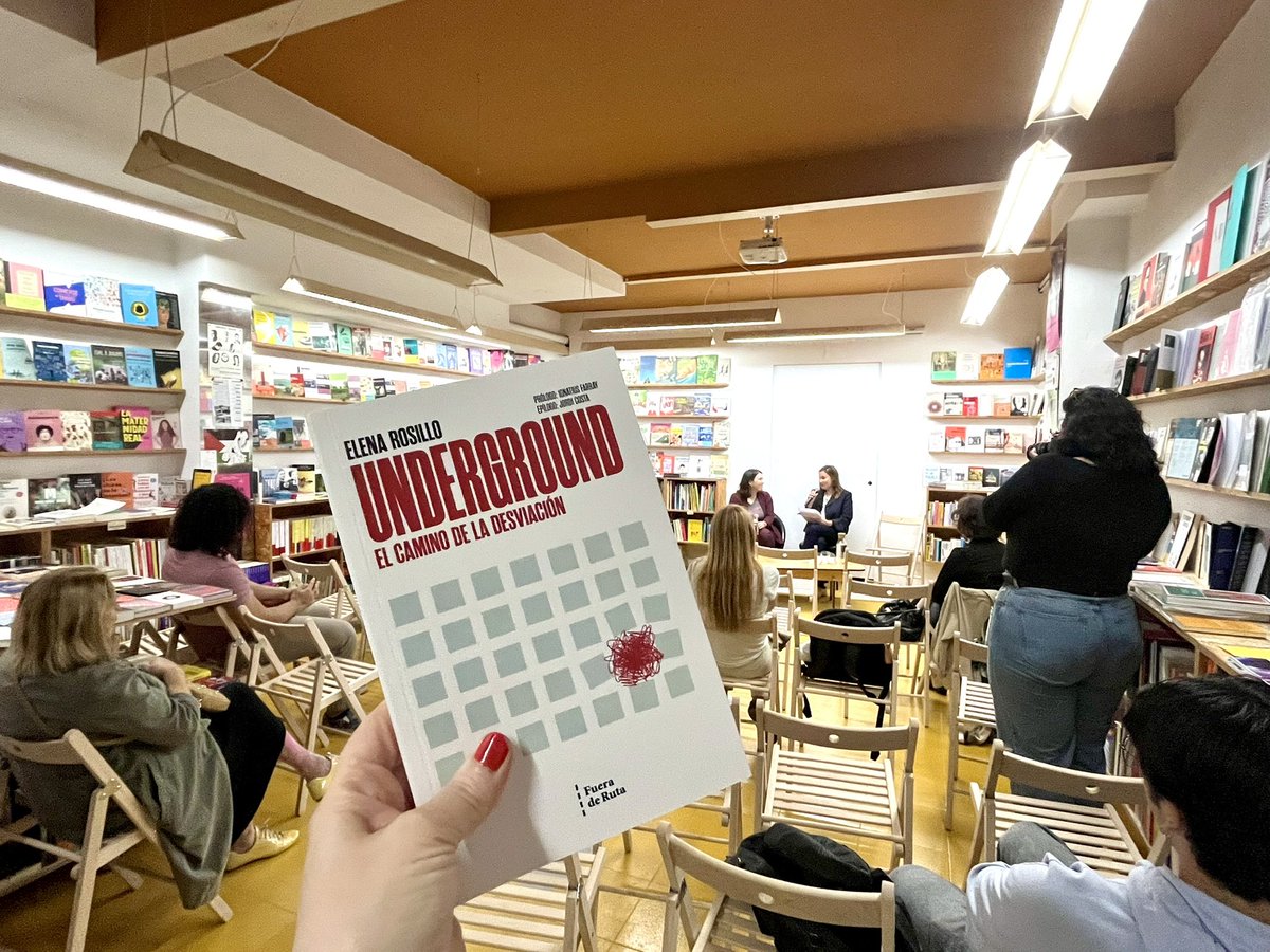 Joan den astean Elena Rosillo eta Isabel Fernández Reviriego ANTIn izan ziren Elenaren liburua aurkezten:

𝐔𝐍𝐃𝐄𝐑𝐆𝐑𝐎𝐔𝐍𝐃
𝐂𝐀𝐌𝐈𝐍𝐎 𝐃𝐄 𝐋𝐀 𝐃𝐄𝐒𝐕𝐈𝐀𝐂𝐈Ó𝐍

𝐄𝐥𝐞𝐧𝐚 𝐑𝐨𝐬𝐢𝐥𝐥𝐨 

𝐄𝐃. 𝐅𝐔𝐄𝐑𝐀 𝐃𝐄 𝐑𝐔𝐓𝐀

<a href="/karraskan/">karraskan</a> <a href="/FueraDeRutaEd/">Fuera De Ruta</a>