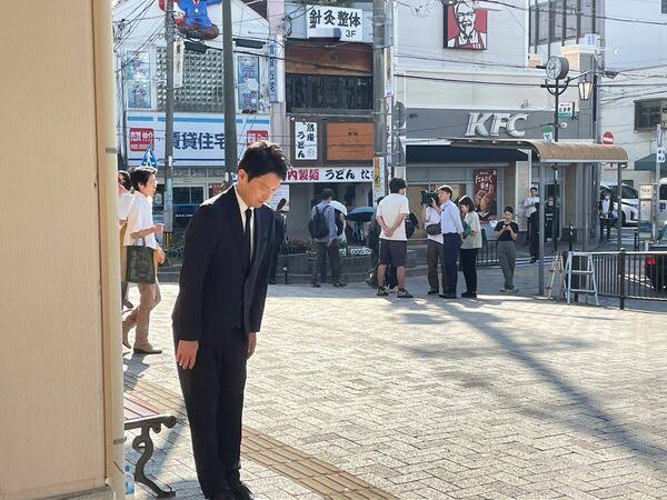 hamusoku's tweet photo. 斎藤元彦知事
←から→こうなるのヤバすぎるでしょ https://t.co/2cuxFpET4c