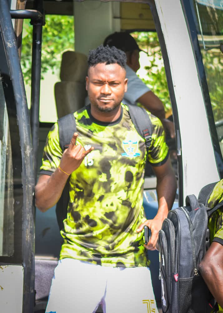 ssstarsupdates's tweet photo. Team Arrived in new pre match gear 🤩🤗

Follow for more updates and actions 

@SunshineFCAkure 🆚 @LobiStars 

Kick off 4pm 🕓 

🟠⚪️🔵✨
#NPFL25 // #SUNLOB // MD 1️⃣2️⃣
#OwenaWhales
#SunshineStarsUpdate https://t.co/99nNhAKHlM