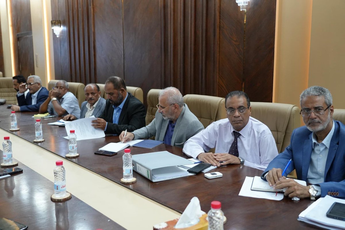 مجلس وزارة الصحة برئاسة الوزير بحيبح يُقر إنشاء معهد وعقد مؤتمر دولي للصحة العامة في #عدن 

facebook.com/share/14zG58yg…