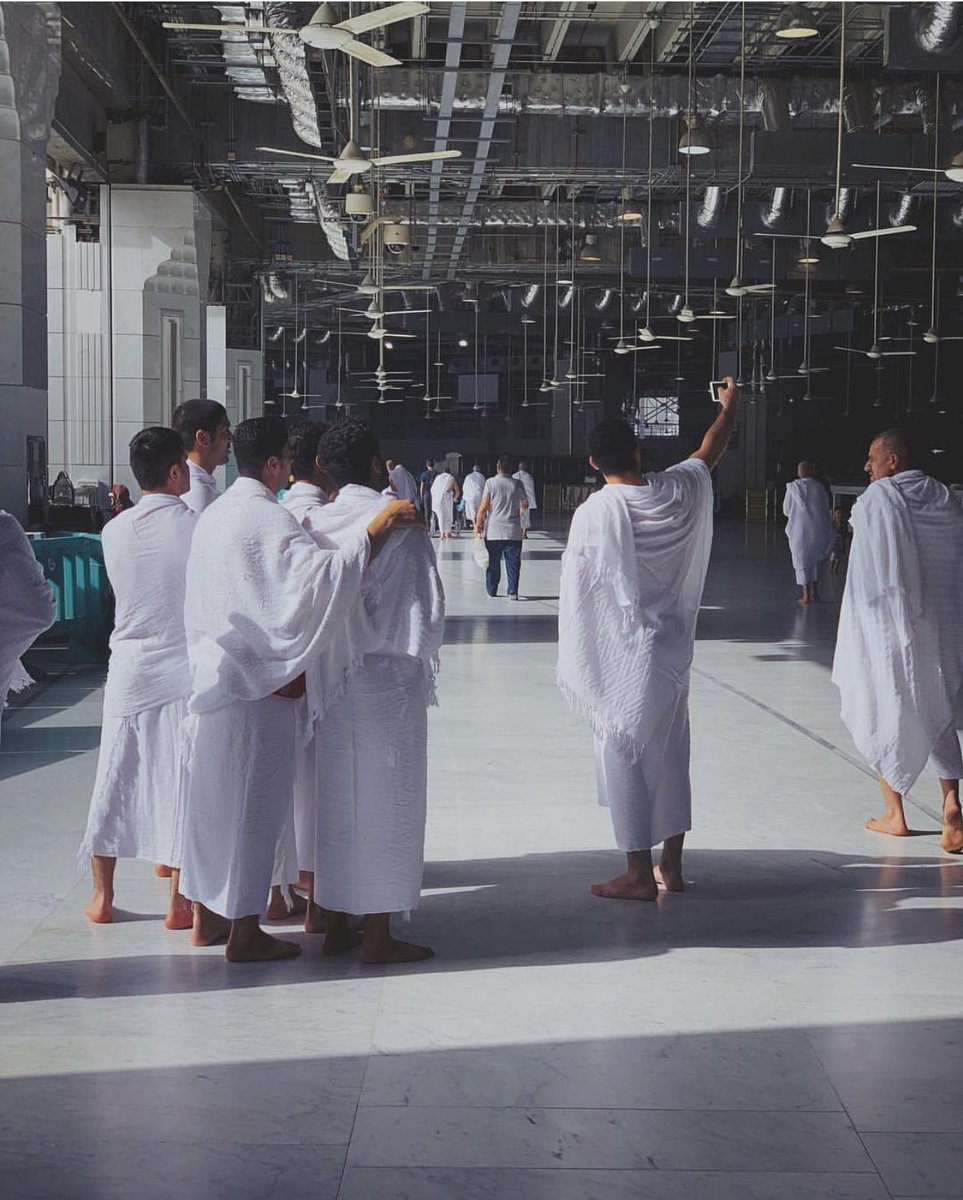 Makkah_wr's tweet photo. تفرّق شملُنا وسنلتقي .. 
عند الصباحِ أو المسا وسط الحرم
كلّ الجراحِ إذا رأيتك ياصديقي تلتئم
والدمع لمّا نلتقي يحكي
تحققَ ذا الحُلُم ! ♥️♥️♥️♥️♥️♥️ https://t.co/NqmYkrzzhN