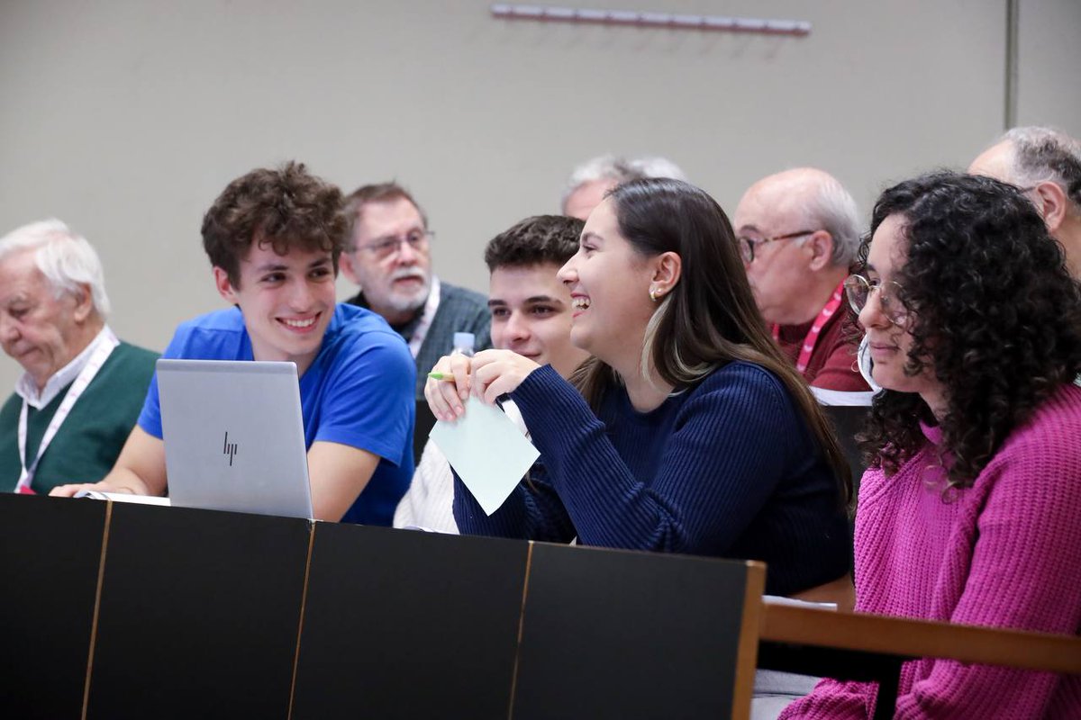 Avui a la IV Assemblea Nacional de <a href="/SomComuns/">Comuns</a> aconseguim el reconeixement polític ple com a organització juvenil de referència. 🍉

Encetem una nova etapa d’il·lusió i esperança. El projecte dels Comuns és i ha de ser el projecte del jovent de Catalunya! ❤️‍🔥