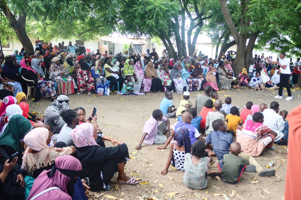 Happy to have spent the afternoon engaging with women groups from Zemaria in Mtongwe ward, Likoni Constituency. The role these women play in driving societal change and progress is at the heart of our development agenda for Mombasa. 

Super pleased to support the meaningful work