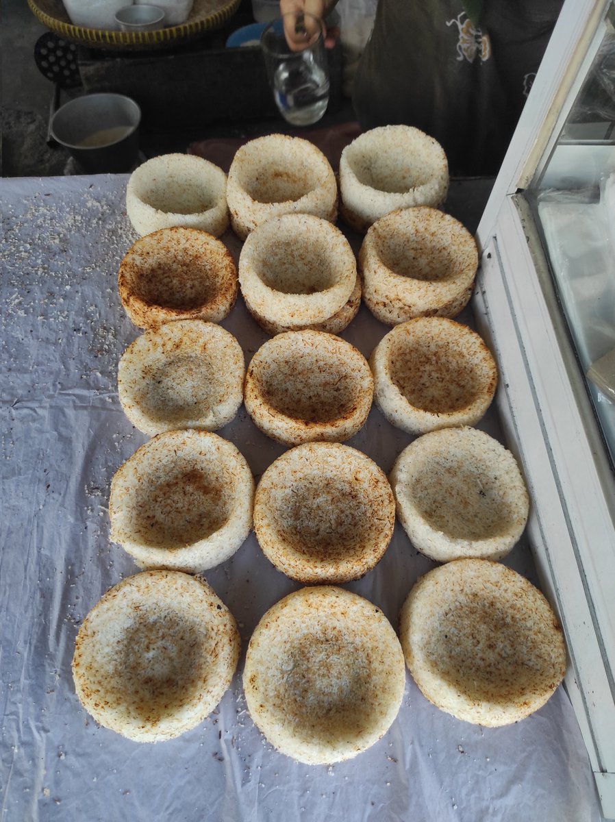 Widino's tweet photo. Twit melestarikan jajanan tradisional 👨‍🍳

Coba share lagi kue tradisional yg menurutmu enak bgt dan orang lain wajib coba, kasih daerah asalnya.

Versiku:
Kue Sagon Wonosobo, sumpah ini enak bgt, suka kepengen lagi tp harus ke Wonosobo dulu 😭 https://t.co/xALNh1pO6W