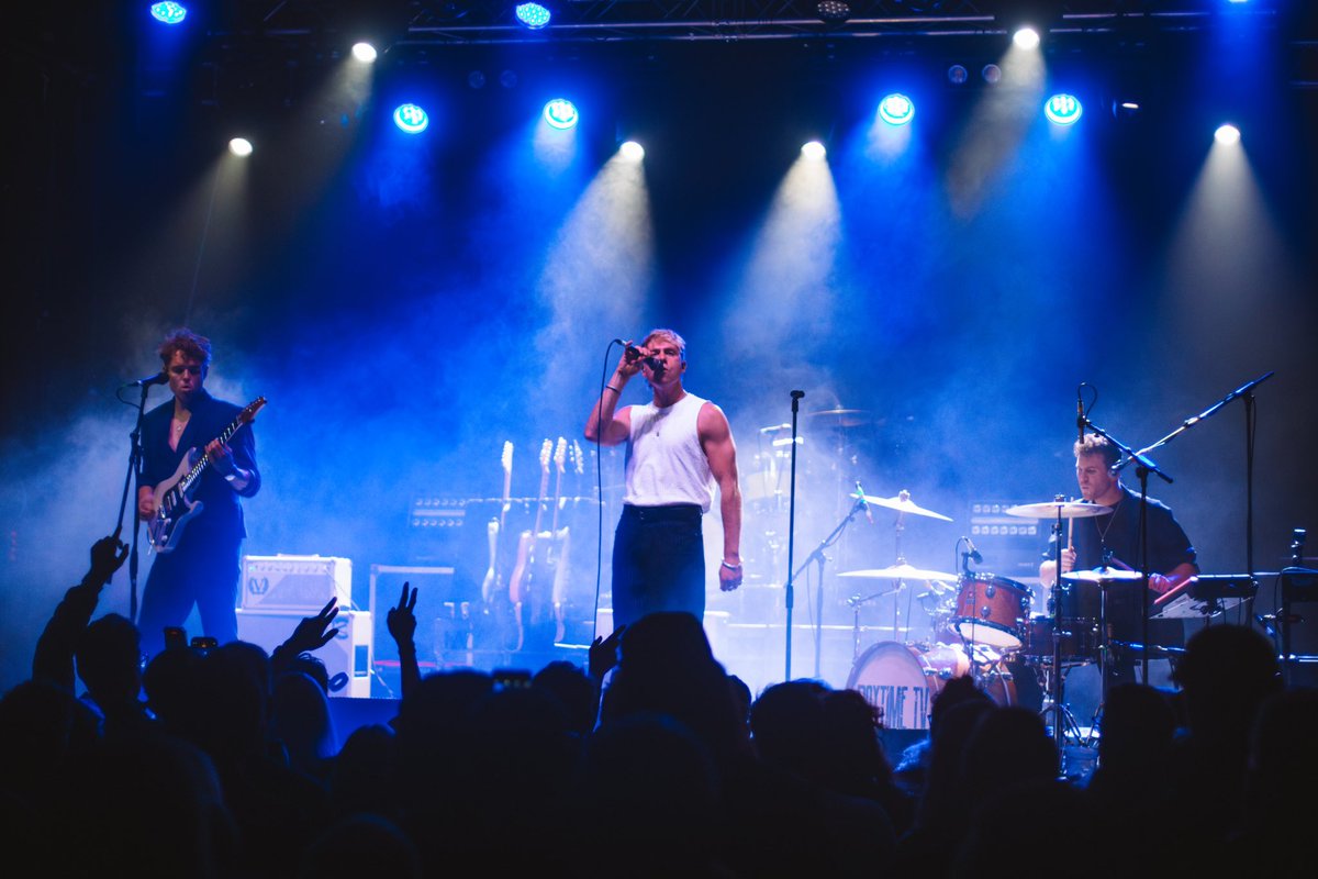 DTTVOfficial's tweet photo. This tour is blowing our minds! The energy you’re throwing back at us every single night is off the scale and London was one of our favourite shows we’ve played. Next up, Birmingham tonight and then we head for Scotland 🖤💥x https://t.co/VgCqlHJPoU