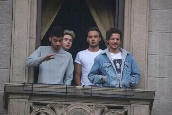 oned_memoriesx's tweet photo. This will always be the best photo sequence. 

#LiamPayne
#LiamPayneForever https://t.co/Fze6L3kb55
