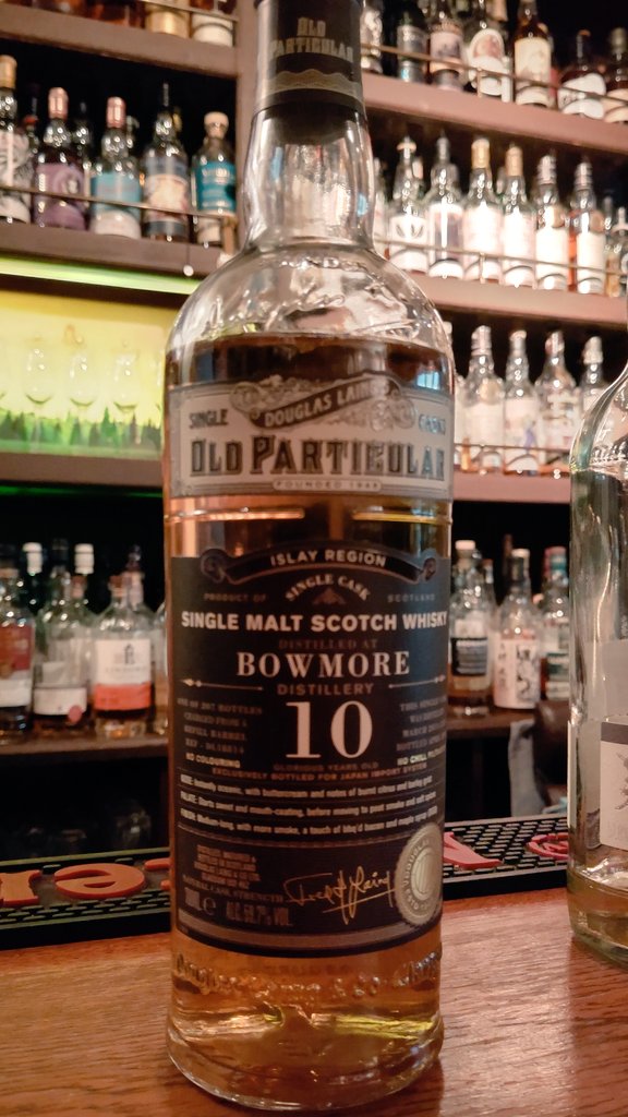 taketake201605's tweet photo. Bowmore 10 yo
このボウモア、美味い
ブラックボウモアに近いニュアンス
9年も美味かったが、1年でこんなに熟成感が違う
#bowmore
#oldparticular
#whisky #ウィスキー
#whiskylovers https://t.co/vIyAafBldR
