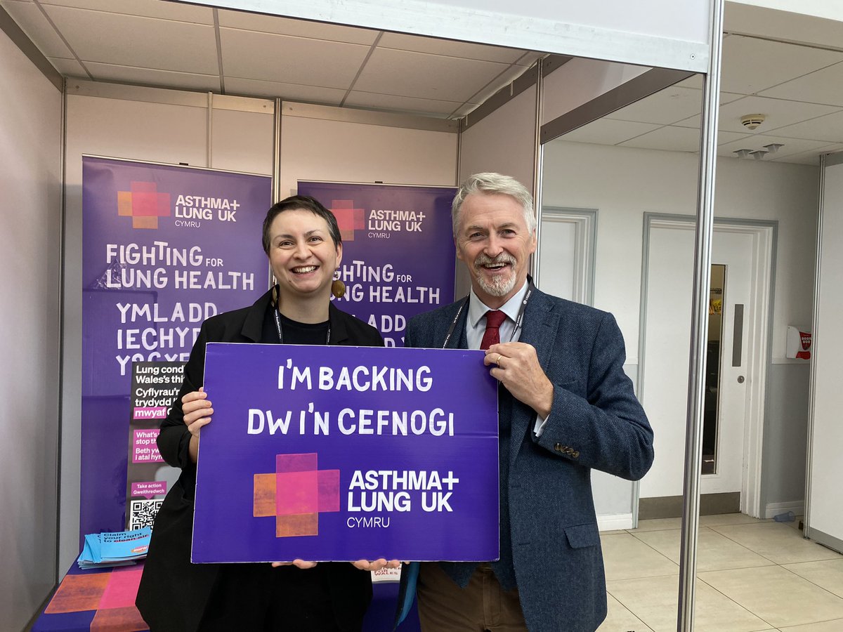 asthmalungcymru's tweet photo. Thank you Deputy First Minister @huw4ogmore for visiting our stand at #welshlab24 . Huw played such a key role in passing the Environment Act on backbenches, so we are so pleased he is now in government continuing the work of @JulieJamesMS and Lee Waters MS https://t.co/dCM63CmzGJ