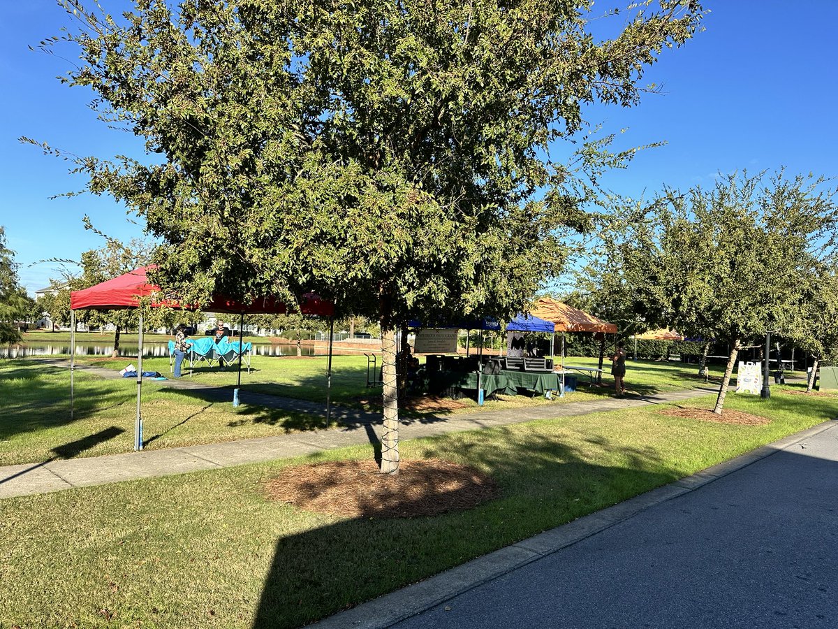 BEAUTIFUL Day for a Farmers Market!  Vendors are setting up for the Market Square at SweetBay Market in Panama City, FL!  Supporting local and getting to know your farmers, producers, growers, and crafters!
#farmersmarket #farmers #shoplocal
